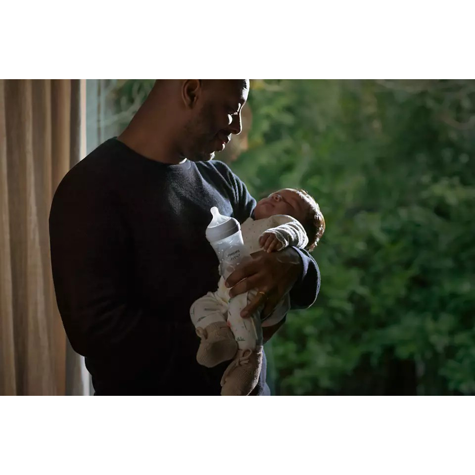 Bình sữa mô phỏng tự nhiên mới hiệu Philips Avent họa tiết Gấu Trúc cho trẻ từ 1 tháng tuổi (260ml-đơn)_SCY903.67