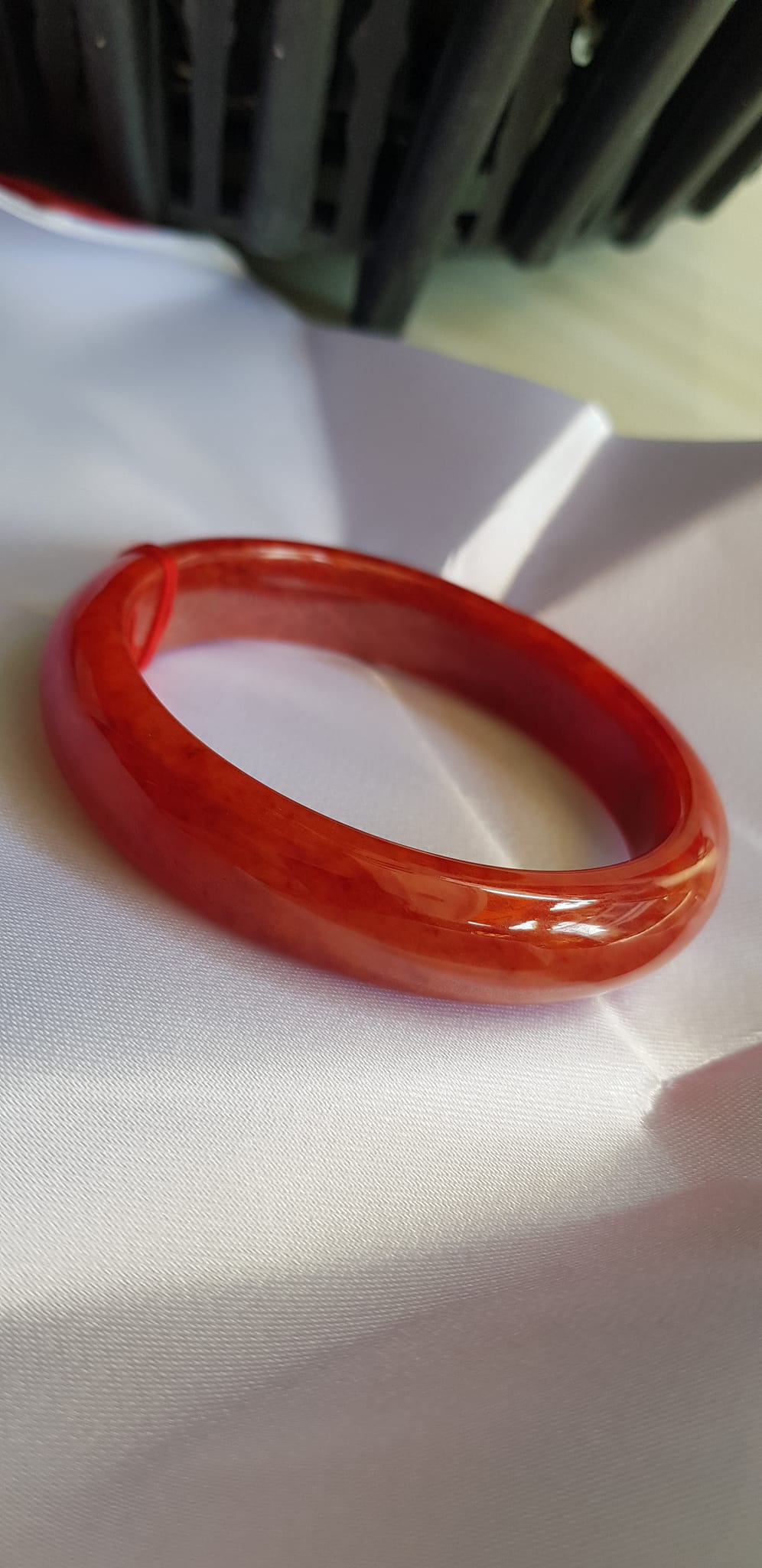 Vòng Cẩm Thạch mới Bản Hẹ Đỏ 62mm x cao 13,5mm x dầy 8,5mm màu đỏ bóng đều đẹp nữ mệnh hỏa mệnh thổ đeo hợp Nữ 68kg - 80kg đeo ạ