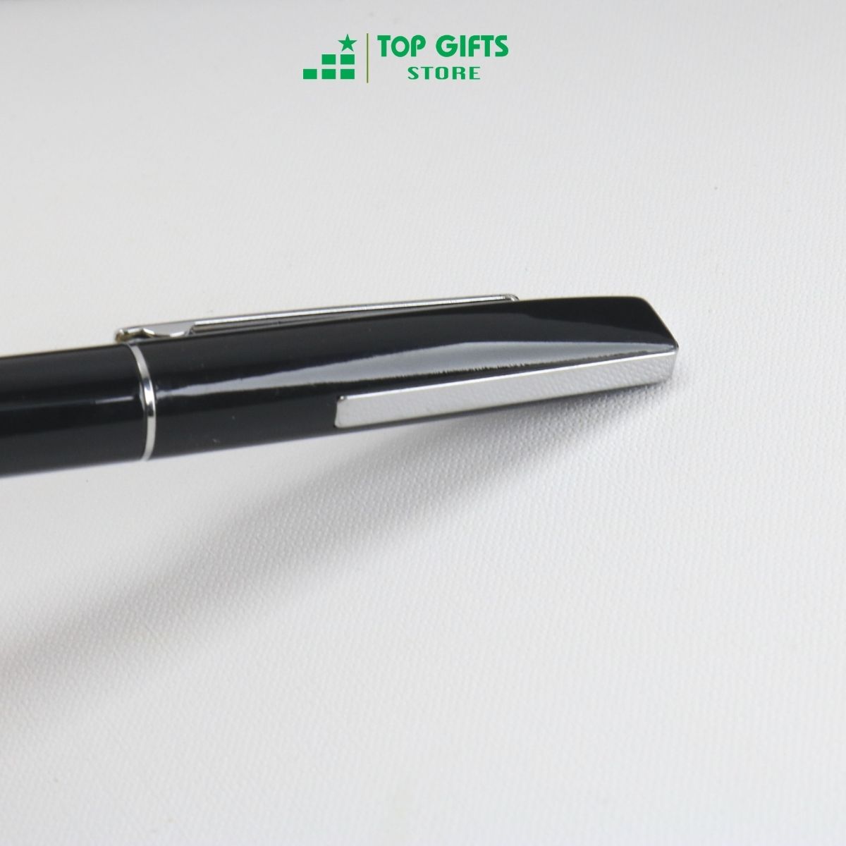 Bút ký khắc tên BX020 - ngòi 0.7mm dạng xoay màu đen 1 viền bạc + Hộp bút và ruột bút