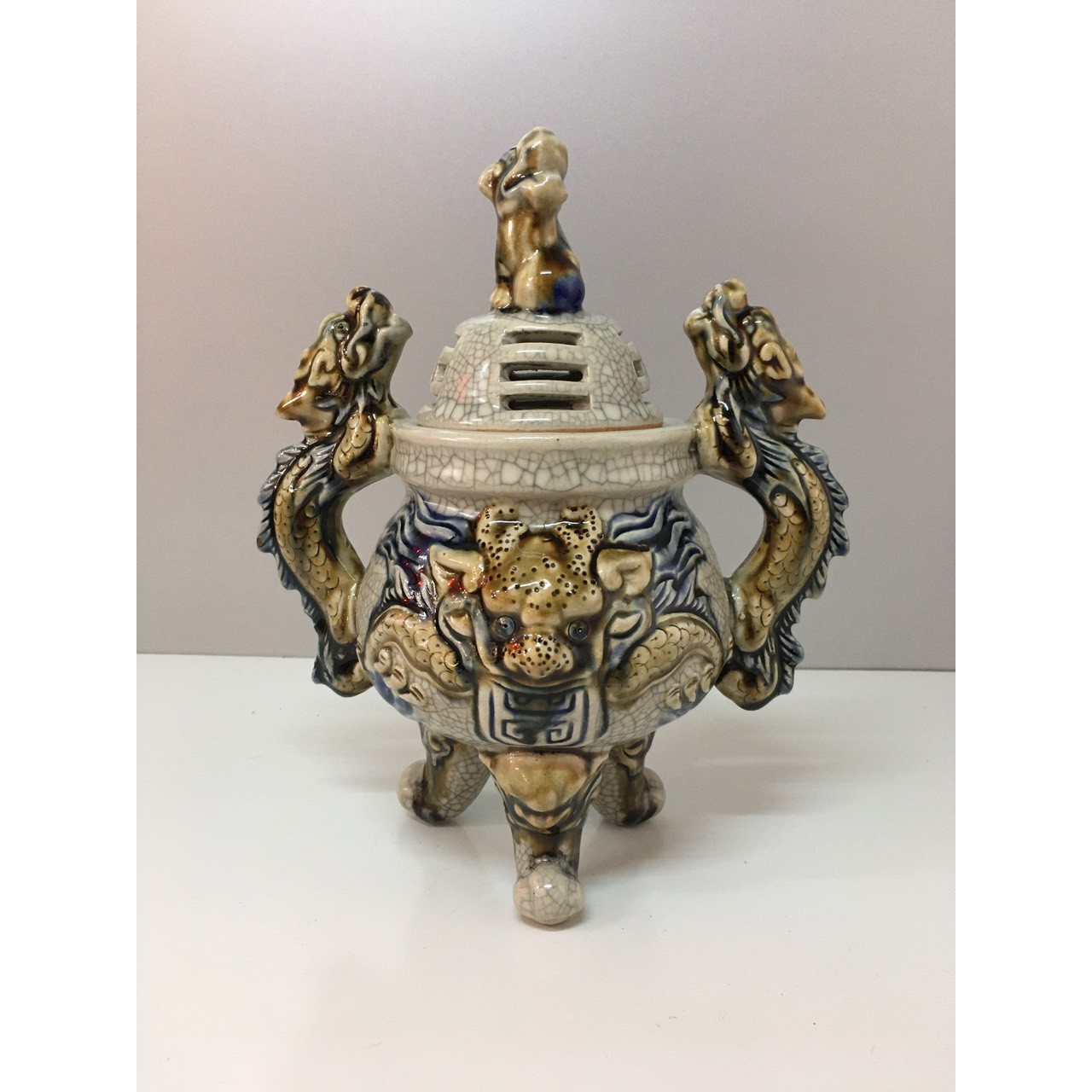 Lư đốt trầm men rạng nỗi Đk: 18cm. Cao: 21cm