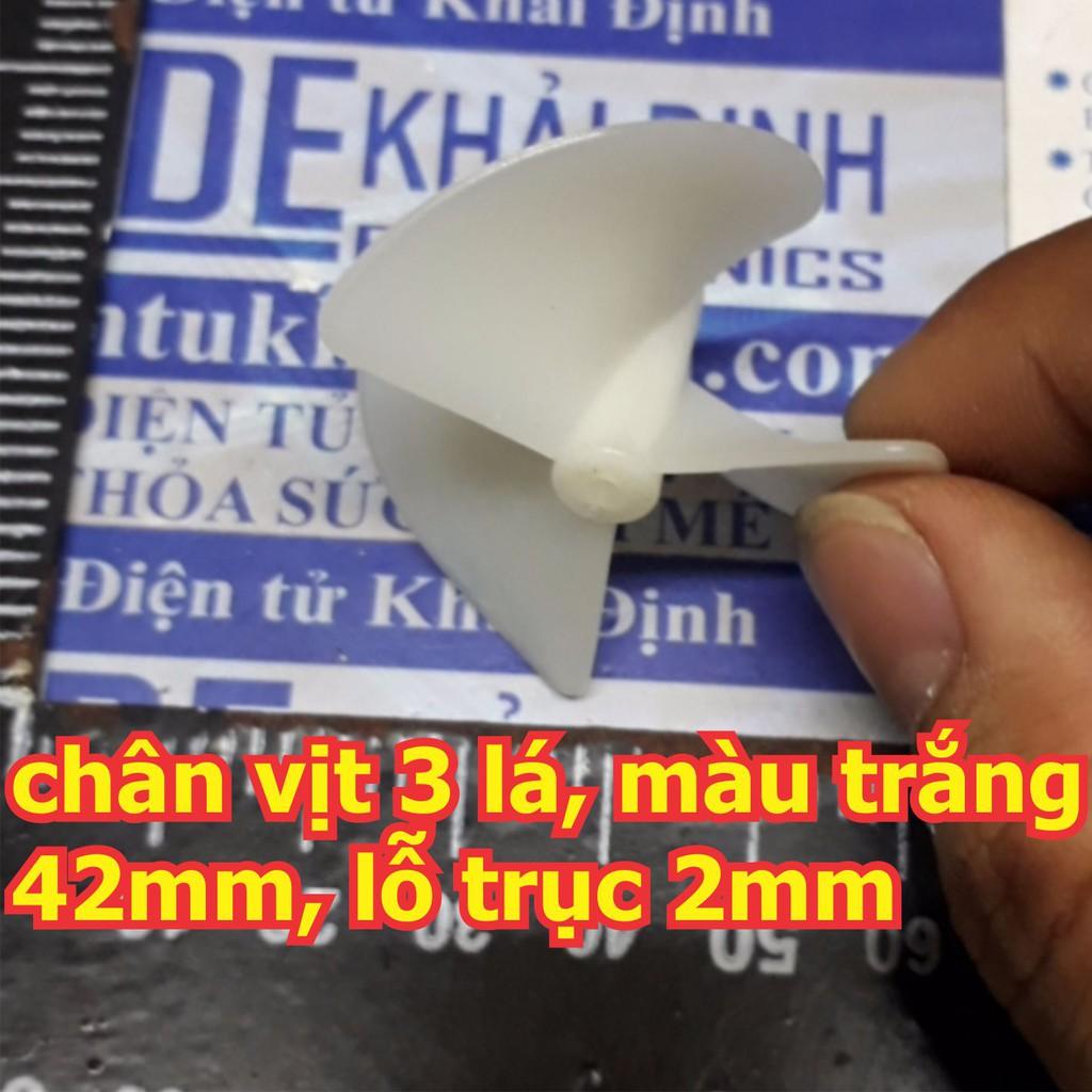 chân vịt tàu thủy mô hình 3 lá, 3 cánh màu trắng nhựa cứng (bộ 2 cánh thuận nghịch) 42mm, lỗ trục 2mm kde5486