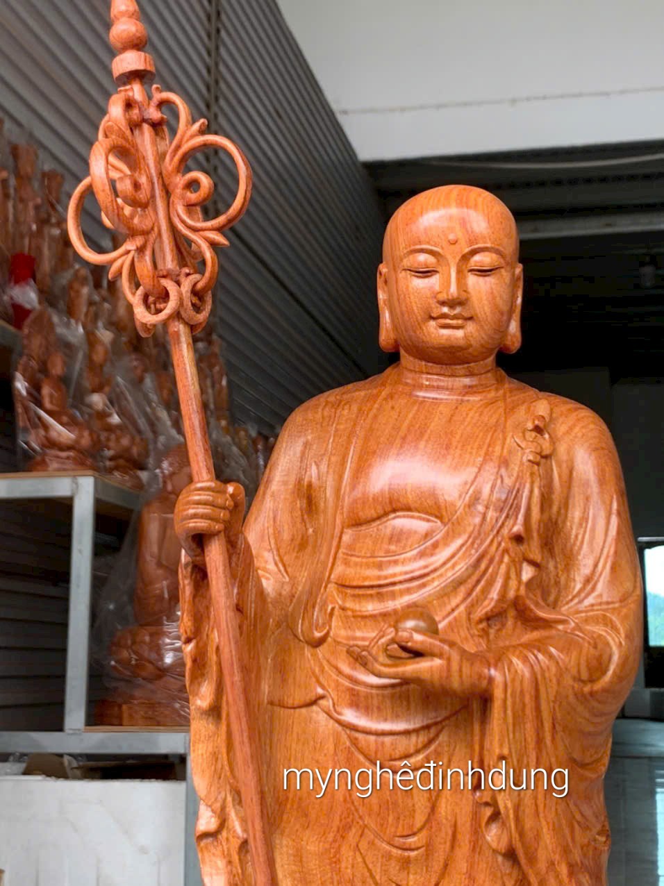 Tượng phật ngài mục kiền liên bồ tát bằng gỗ hương đá kt cao 60x22x22cm