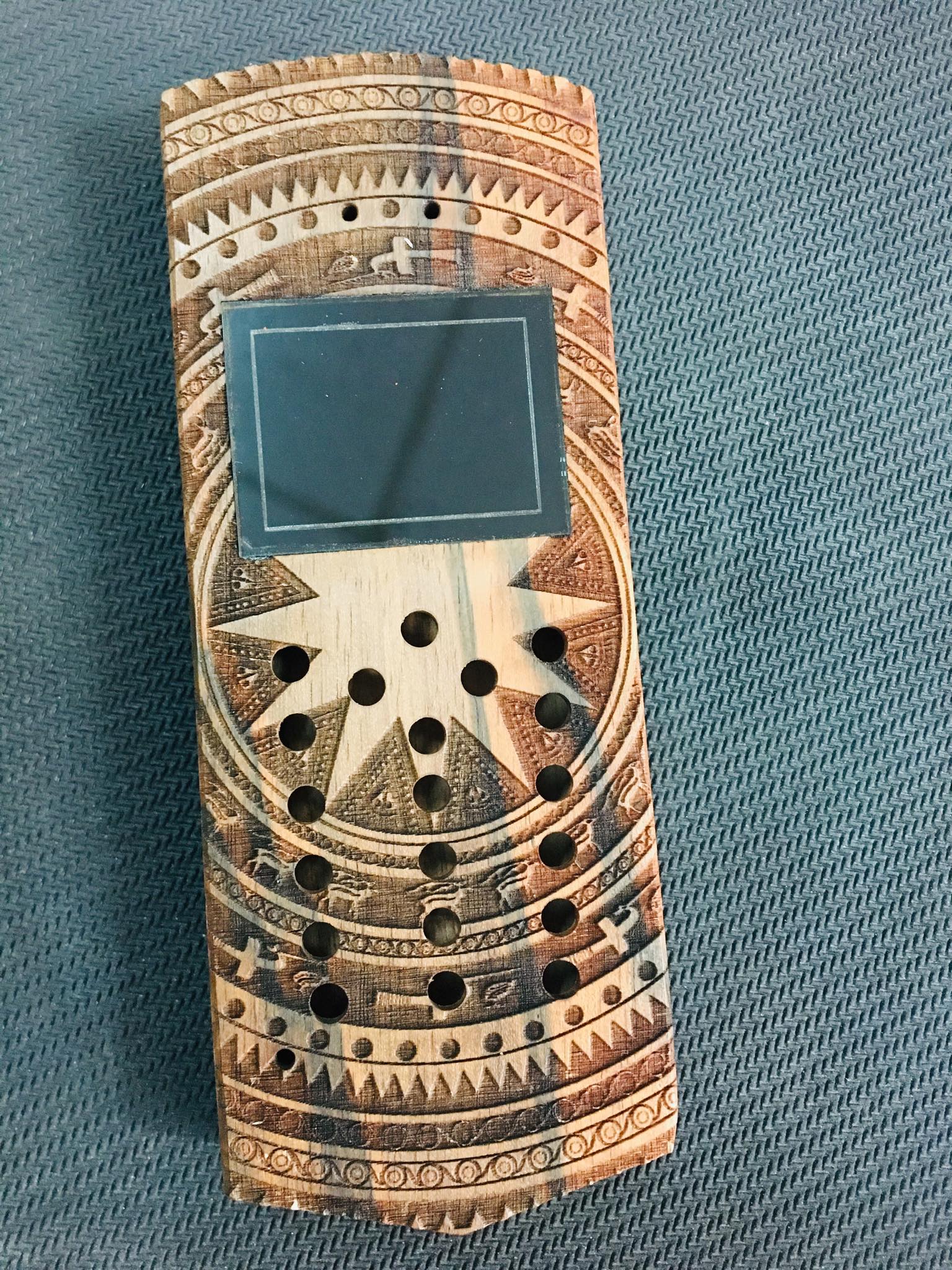 Vỏ gỗ cho điện thoại Nokia 1202 mẫu trống đồng xịn