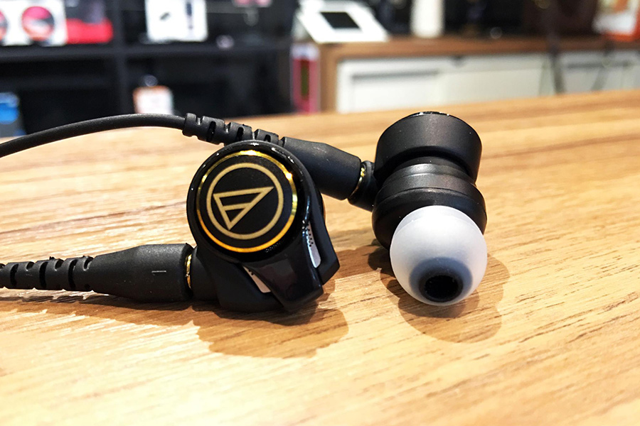 Tai Nghe Nhét Tai Audio Technica ATH-CKS1100iS Solid Bass - Hàng Chính Hãng