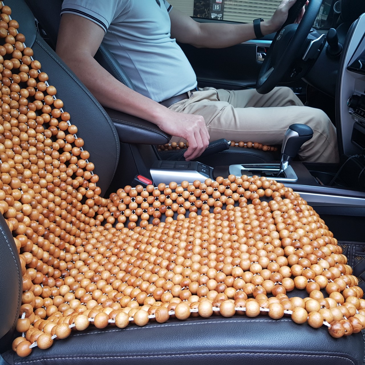 Đệm lót ghế ô tô hạt gỗ Pơ Mu 100% tự nhiên tựa lưng massage trên ô tô, xe hơi