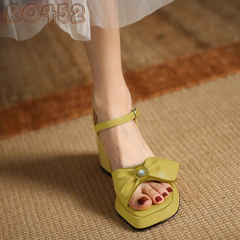 Giày sandal nữ cao gót 8 phân hàng hiệu rosata hai màu kem vàng ro452