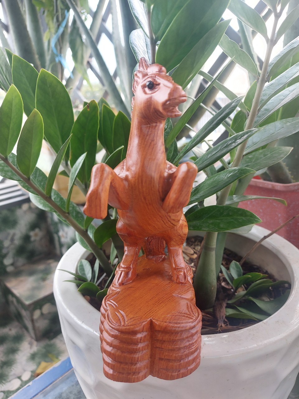 Tượng con ngựa gỗ hương nguyên khối cao 20cm