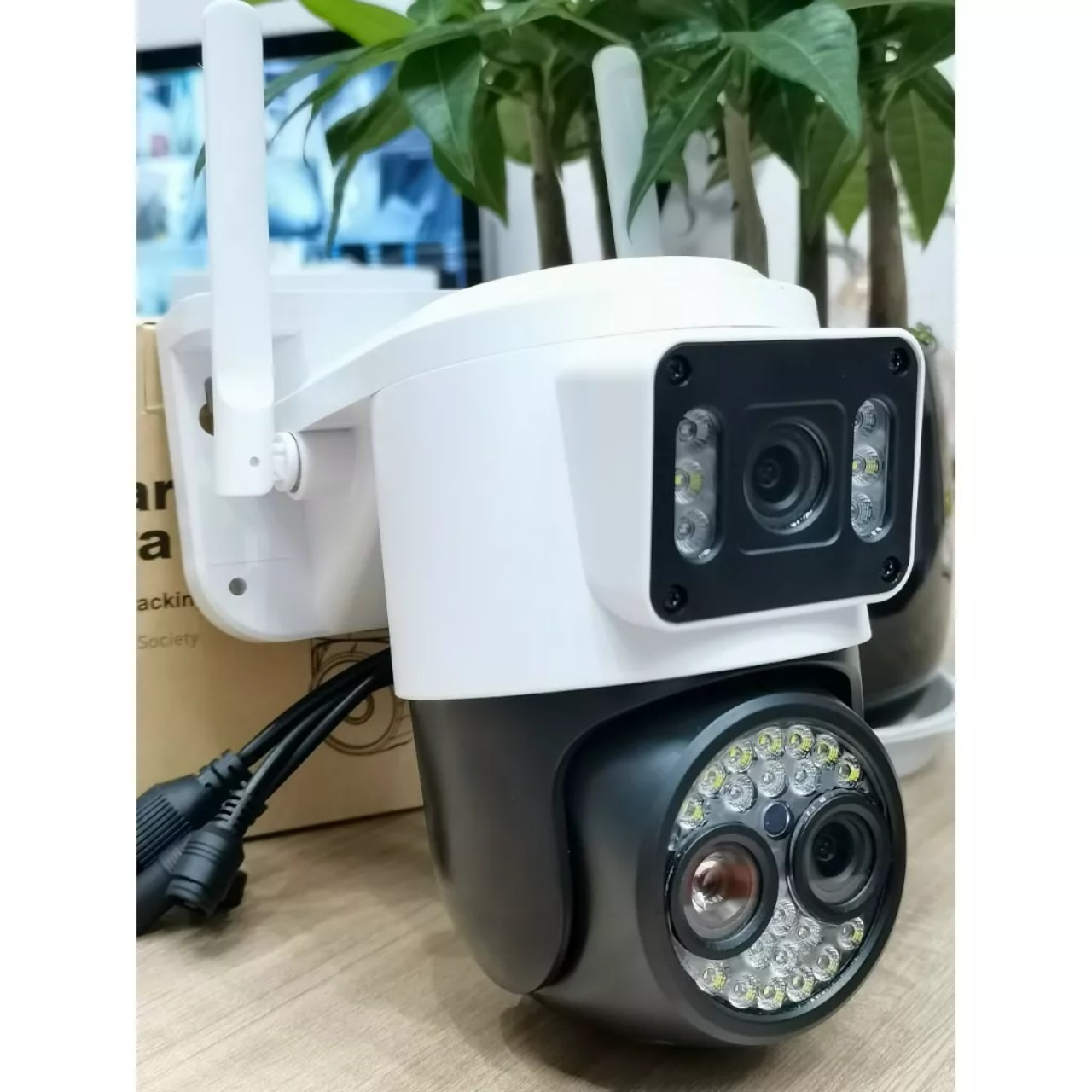 Camera Yoosee 3 Mắt, 2 Màn Hình Ptz Q26D 8Mpx Có Zoom 8X Có Cổng Lan, Có Đèn, Đàm Thoại, Ban Đêm Có Màu Xoay 360 Độ Hàng Chính Hãng