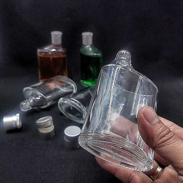 Chai Thủy Tinh Nhỏ Bỏ Túi 100ML (1 chai) mẫu Dẹt kiểu SỐ 6 nắp nhựa bạc - Chai đựng rươu Mini thiết kế độc đáo