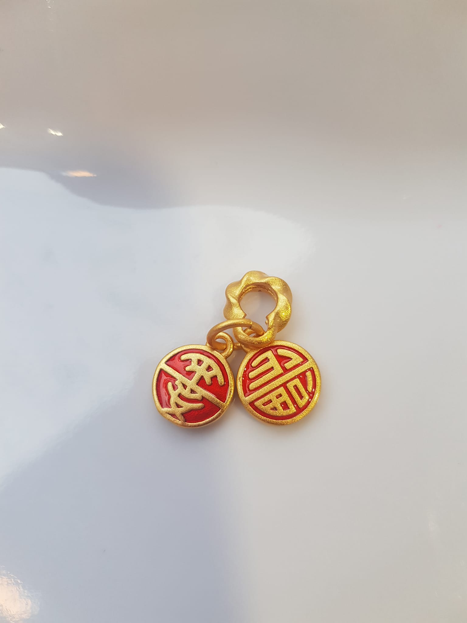 Phụ Kiện Nữ Charm vòng đeo tay xinh  Hình 2 đồng tròn đỏ kiểu may mắn các chị em phối vào vòng tay của mình ạ  Size đồng tròn kiểu size ngang 10mm x dầy 2mm ạ