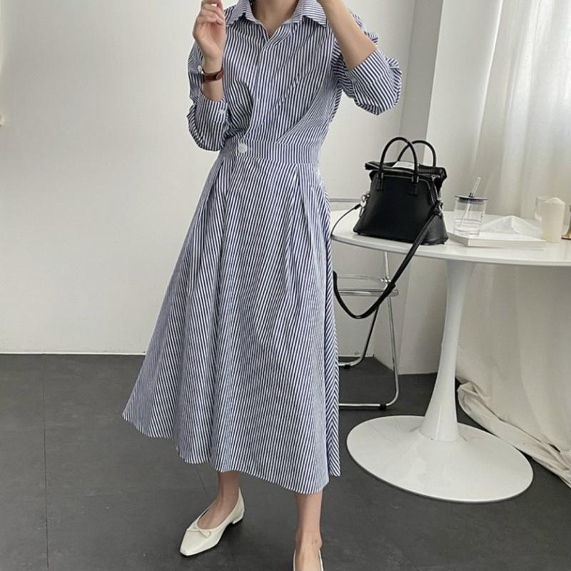 Đầm sọc xanh nút eo tay dài