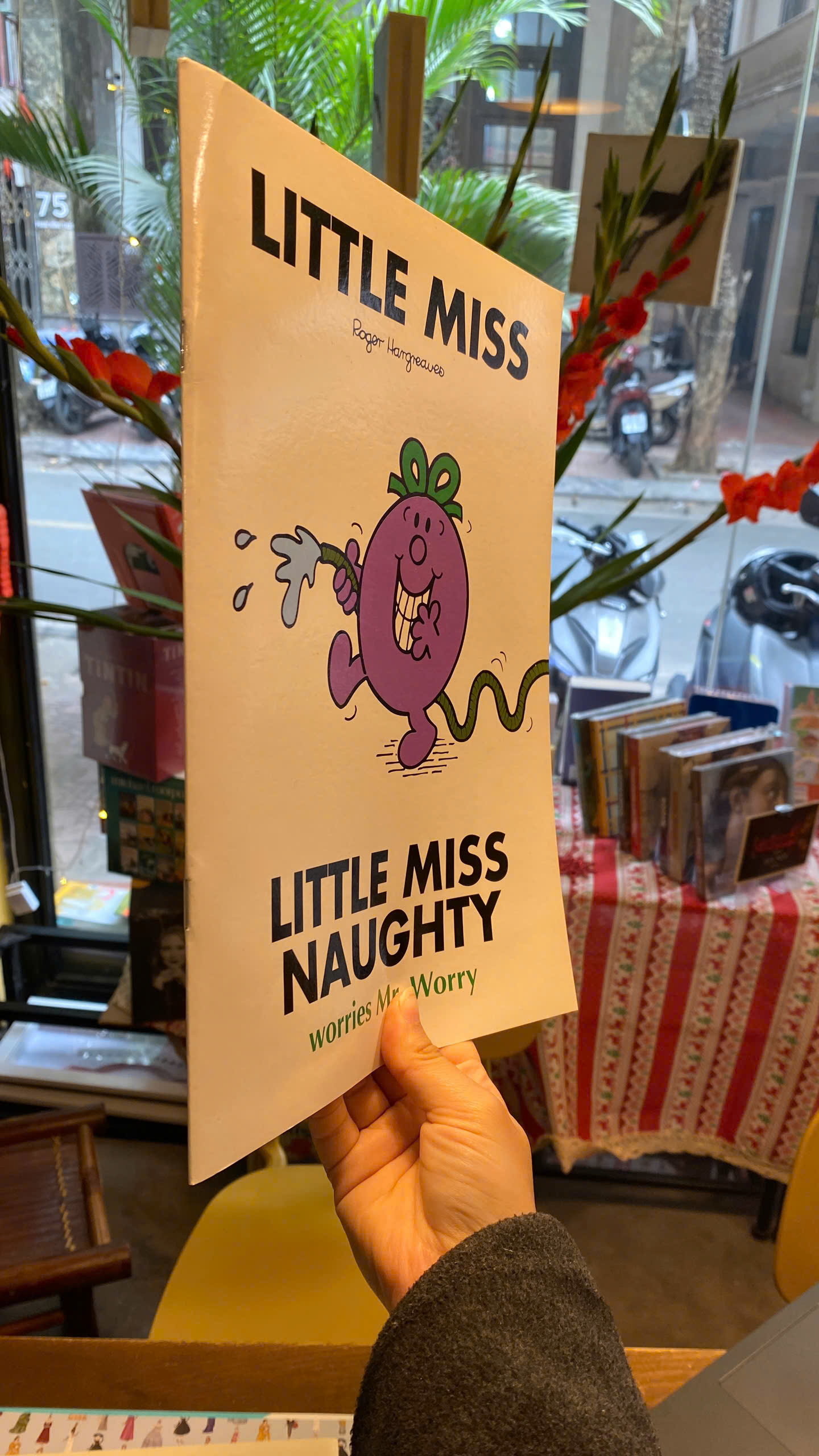 Sách - Little Miss Naughty Worries Mr. Worry by Roger Hargreaves | Children's English Picture Book