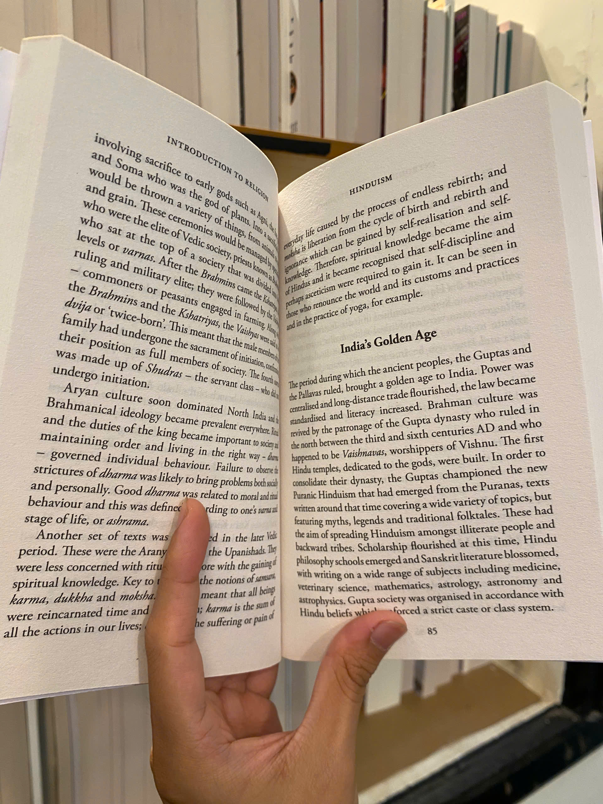 Sách - Short Introduction to Religion by Gordon Kerr - Religion book in English - Sách Ngoại Văn