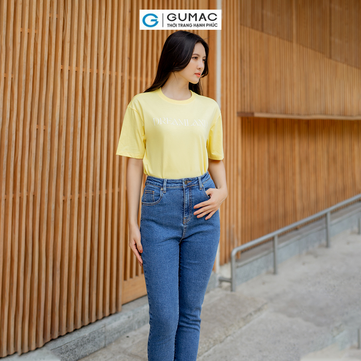 Áo thun nữ cổ tròn tay ngắn in chữ nổi trẻ trung năng động thời trang GUMAC ATD06070