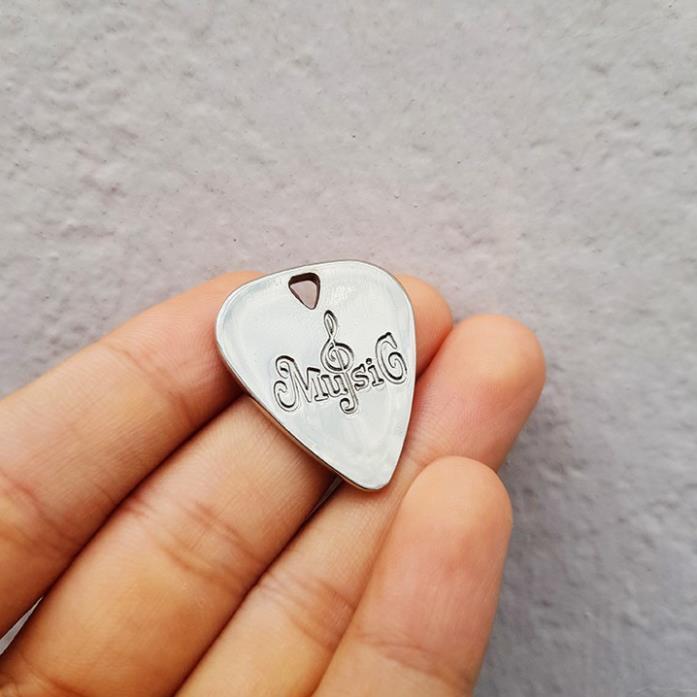 Mặt dây chuyền hình Pick gảy đàn Guitar