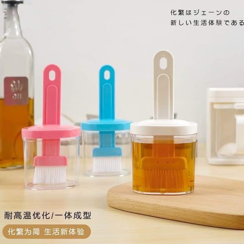 CHỔI QUÉT DẦU TO KÈM LỌ ĐỰNG DẦU ĂN TIỆN DỤNG