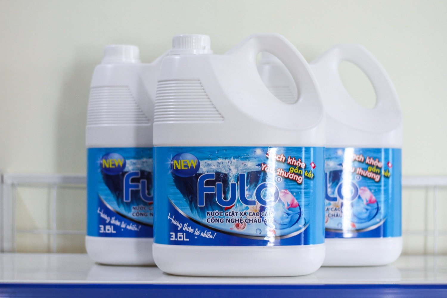Nước giặt xả cao cấp Fulo hương thơm tự nhiên công nghệ Châu Âu - can tiết kiệm 3.6 lít