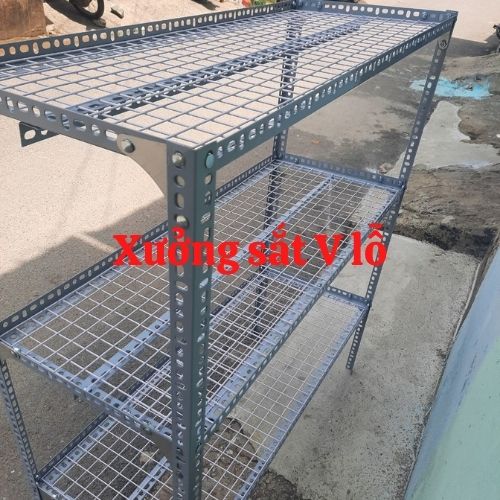 kệ sắt v lỗ dạng vỉ lưới ô vuông,kích thước(R 20cmx Dài1mxCao1,5m) 4 tầng sắt v3