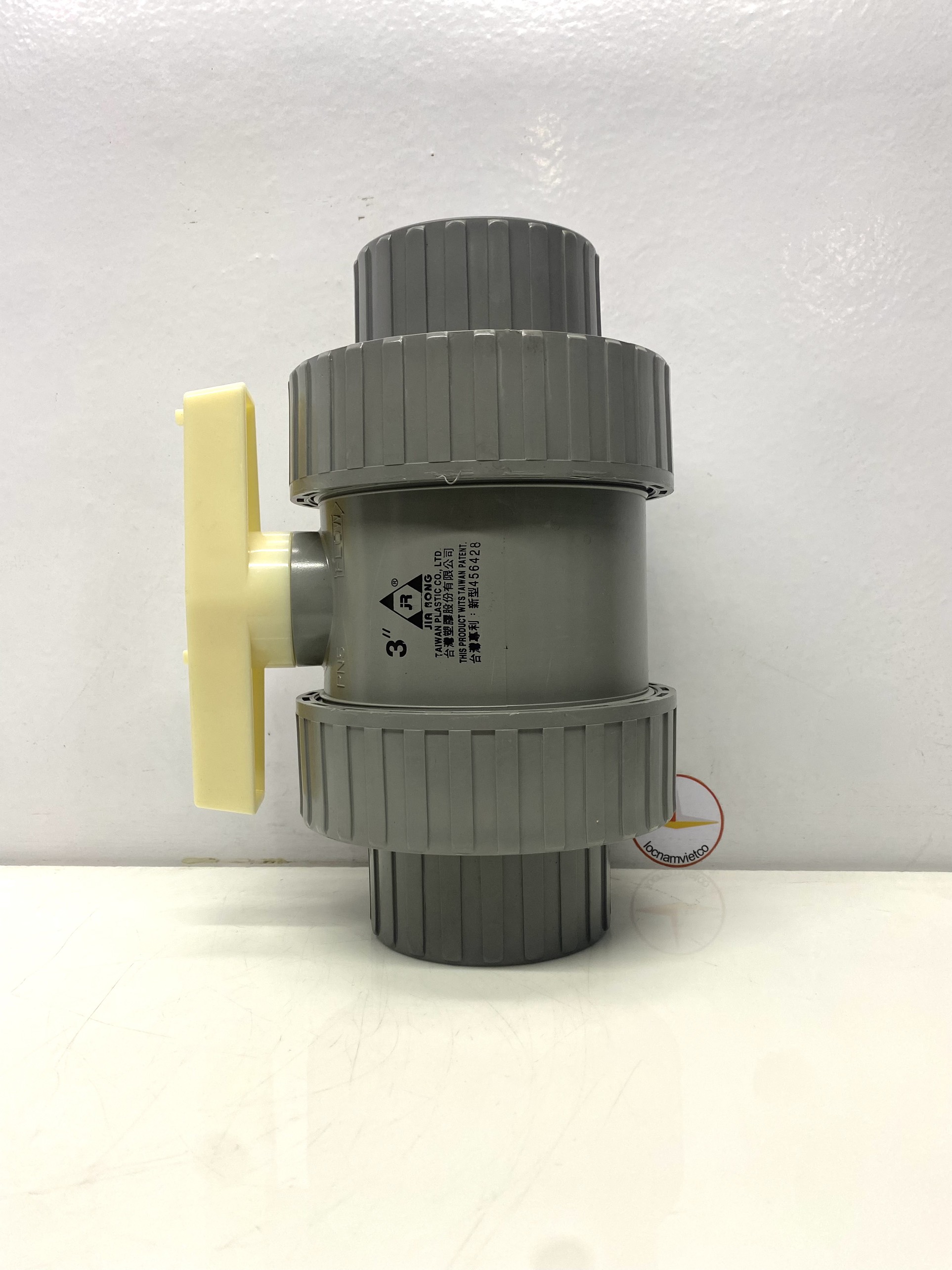Van hai (2) đầu rắc co 90 nhựa PVC Jiarong _ UB030