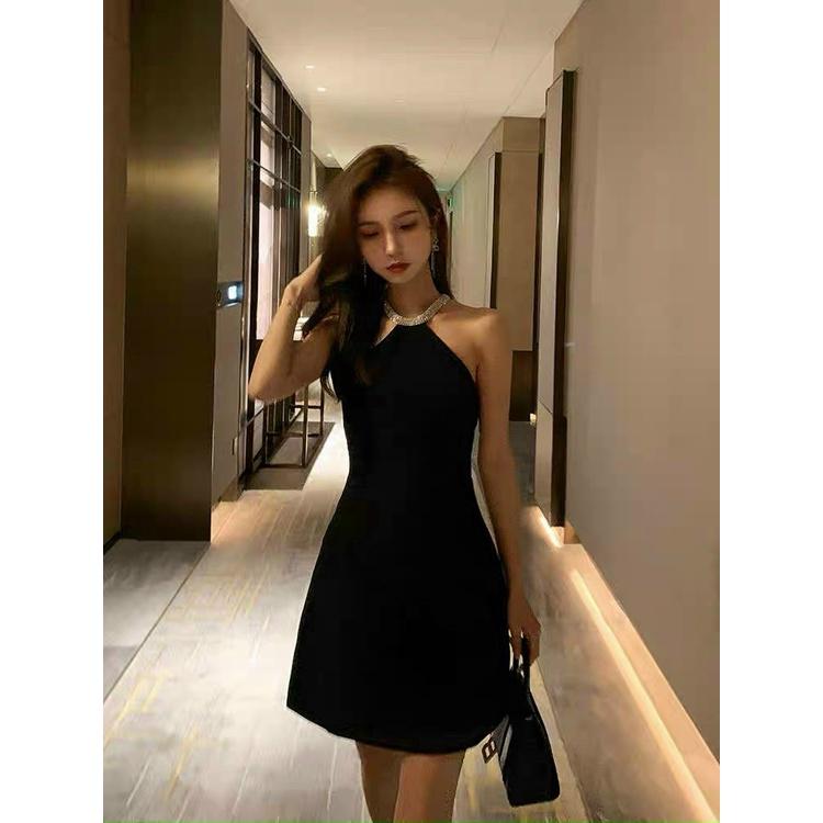 Đầm dự tiệc ôm body đen quyến rũ viền chuỗi cổ yếm Emily Dress