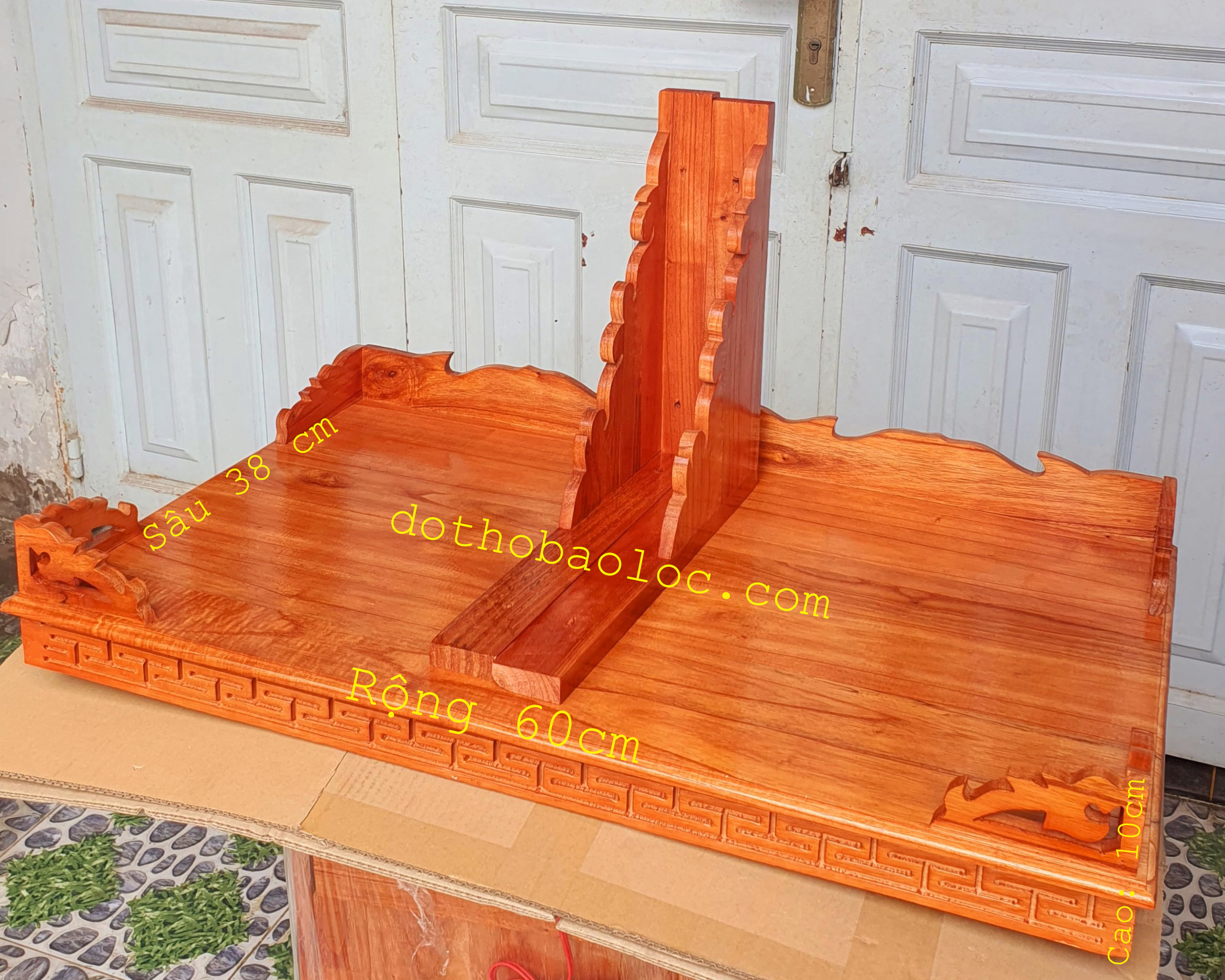 Bàn thờ treo tường gỗ xoan ngang 2 cỡ  50cm và 60cm- trơn đỏ