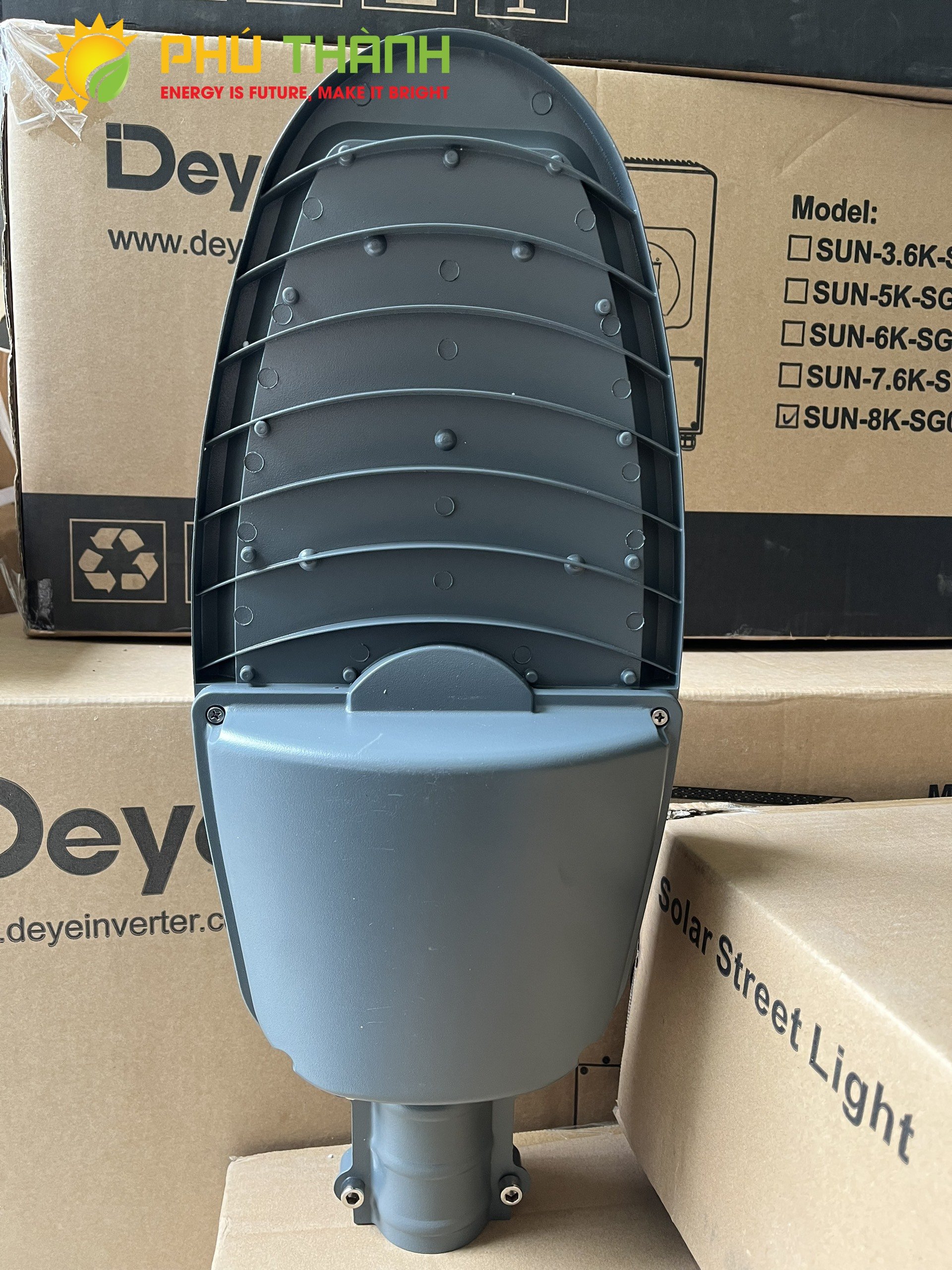 Đèn đường năng lượng mặt trời 300W Z300 , có cần đèn, có điều khiển từ xa