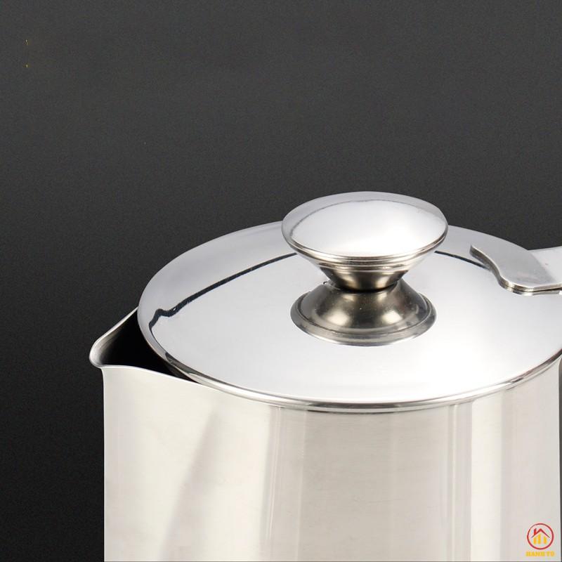 Ca Rót Đánh Sữa Inox Có Nắp 1.5L cao cấp, đảm bảo độ tinh của việc đánh sữa, giao hàng nhanh chóng.