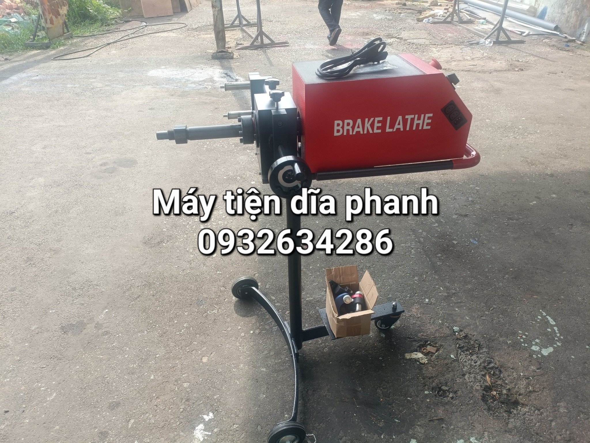 Máy tiện phanh ô tô