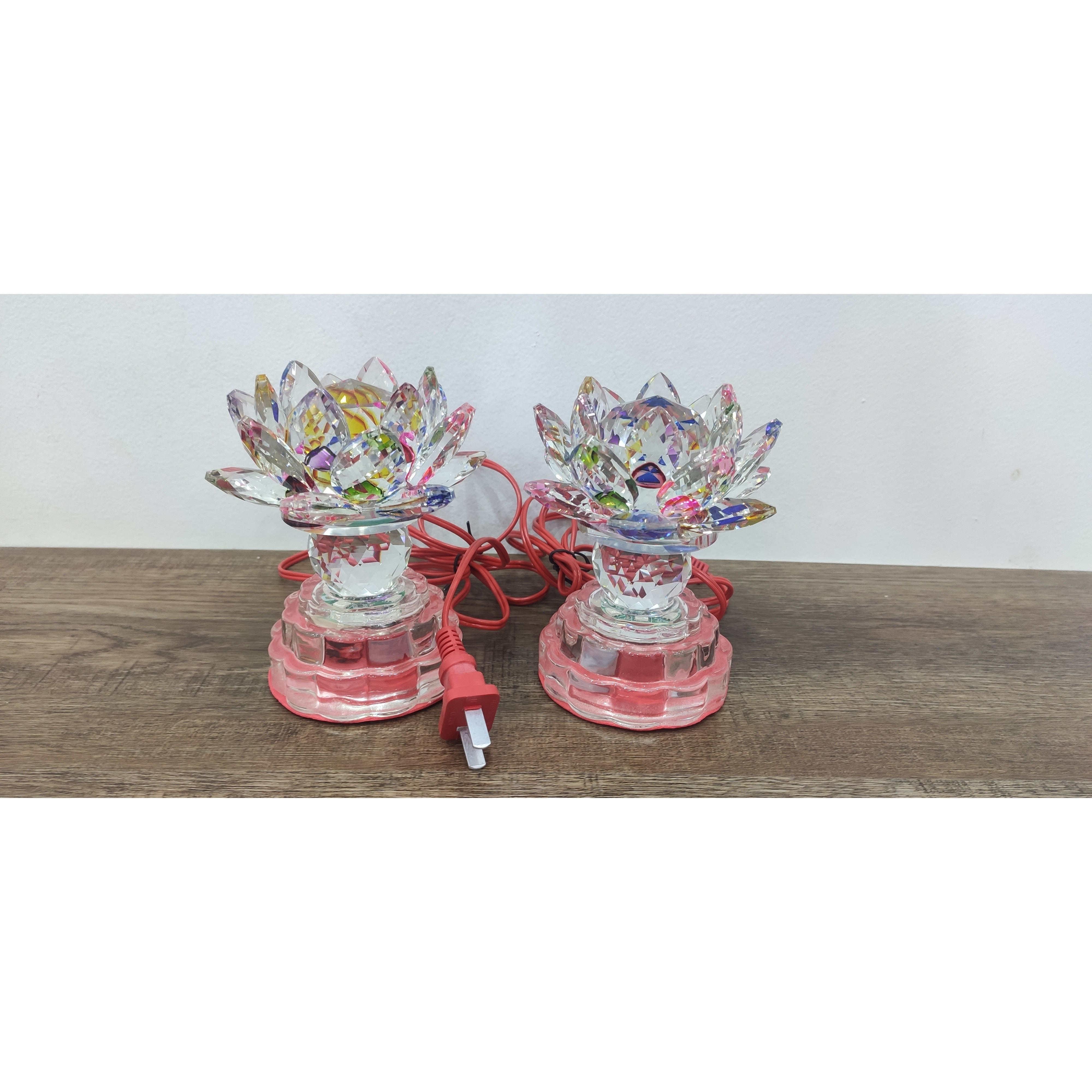 Bộ 2 chiếc đèn thờ hoa sen pha lê đổi màu, cắm điện - 501 - D8/11 x H12 cm