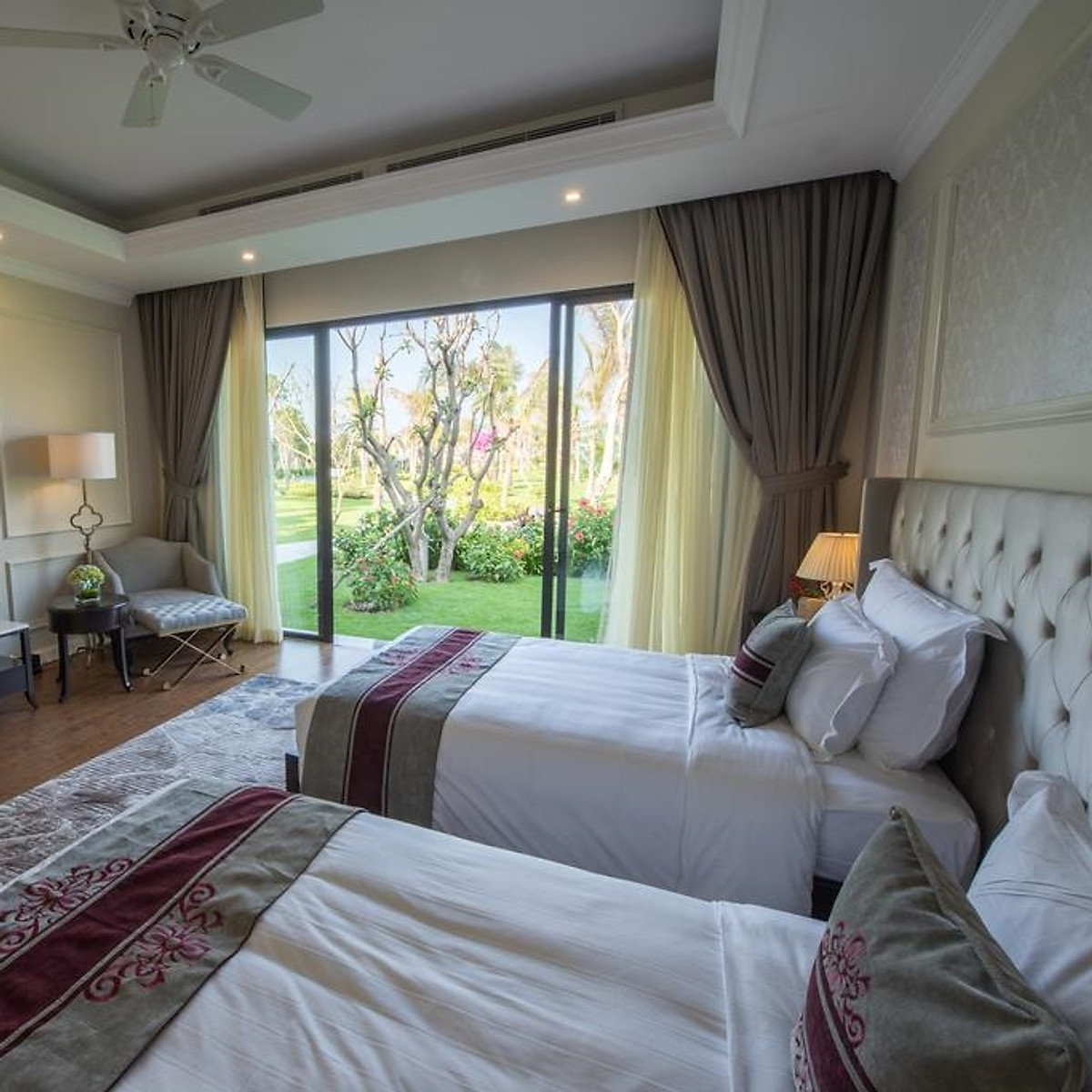 Trọn Gói 3N2Đ Cho 04 Người Tại Vinpearl Phú Quốc Hoặc Nha Trang, Villa 02 PN, 06 Bữa Buffet, Vui Chơi VinWonders Không Giới Hạn