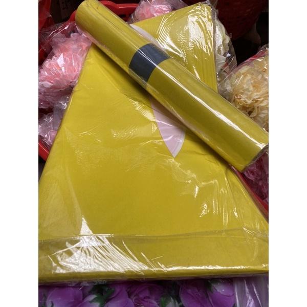 Giấy mếch lụa màu vàng, màu đỏ gói hoa, làm hoa, gói quà khổ 55cm x 55cm