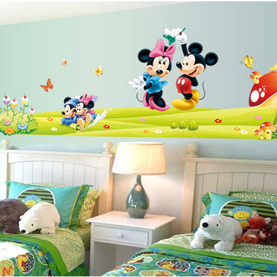 decal dán tường chuột mickey và mimi vui chơi nhà nấm