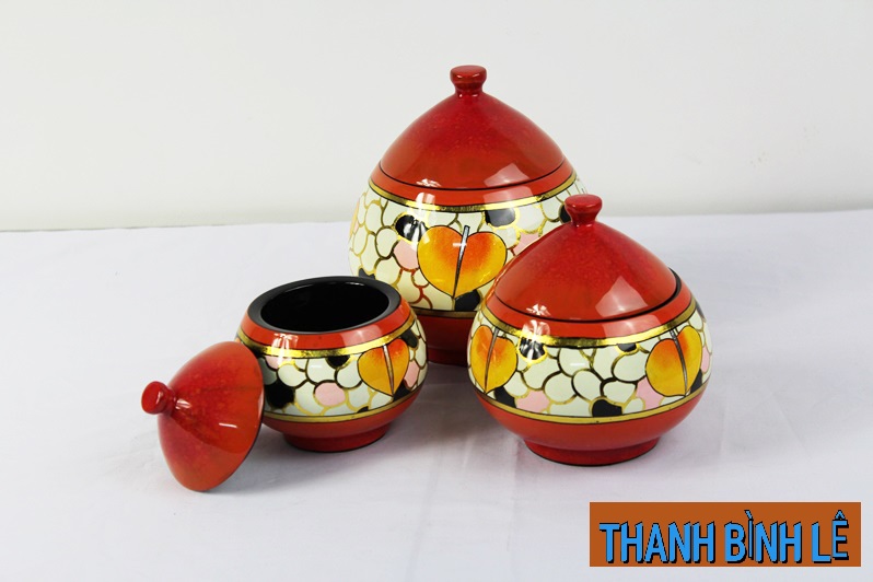 Hủ mận sơn mài họa tiết phong phú