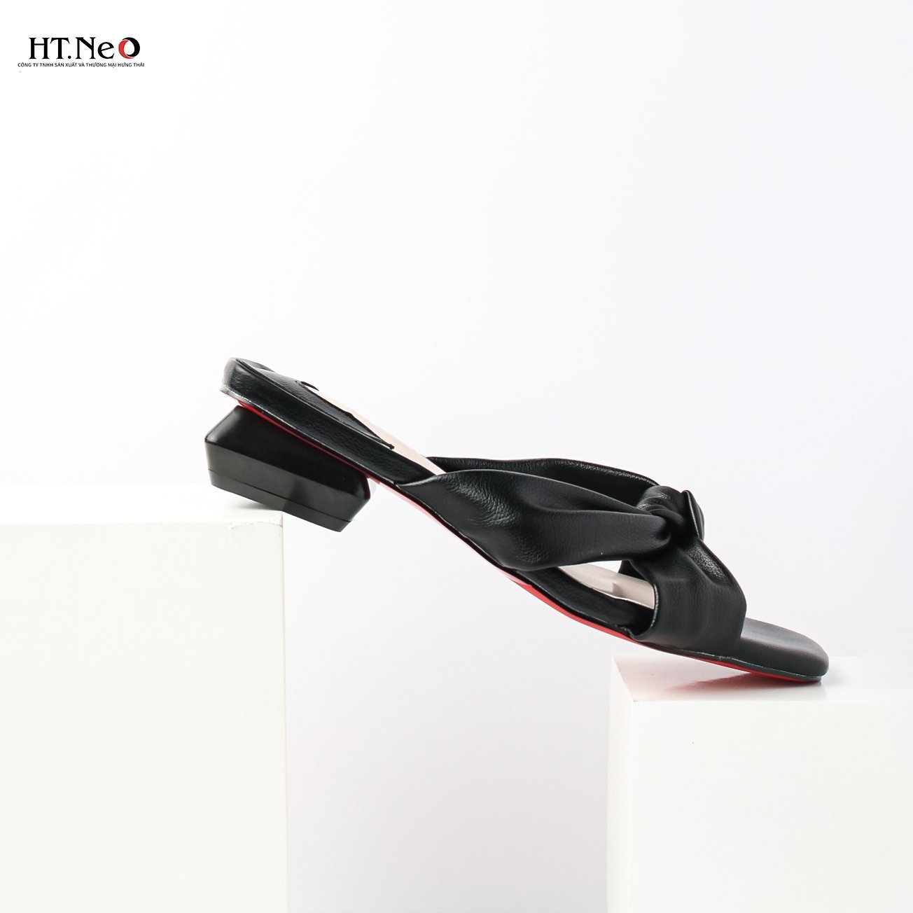 Sandal nữ HT.NEO gót vuông thiết kế đơn giản, trẻ trung, quai da thắt nơ, da cao cấp SDN68