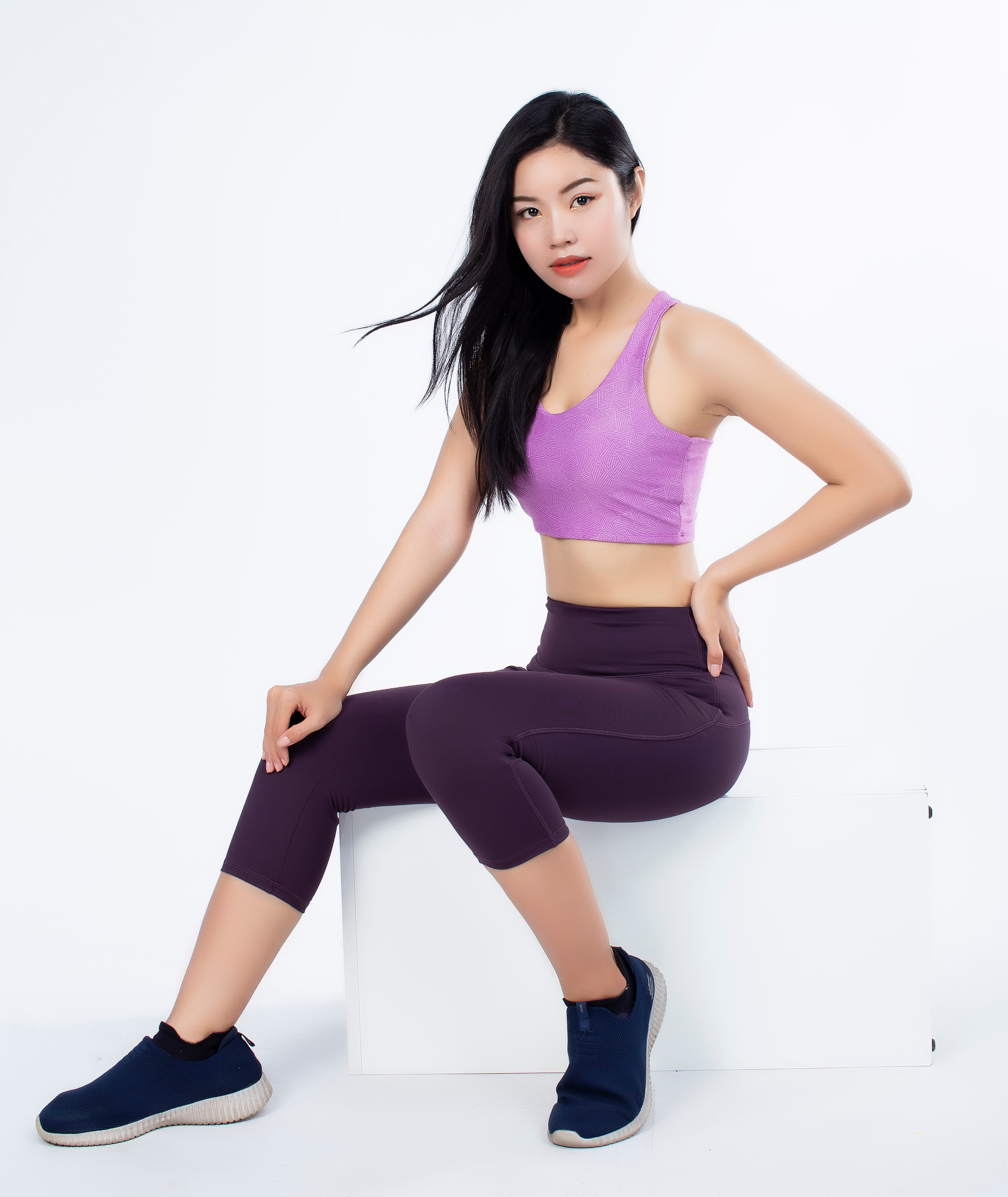 Quần lửng legging thể thao nữ trơn chỉ nổi nâng mông màu Tím ruốc - QL504