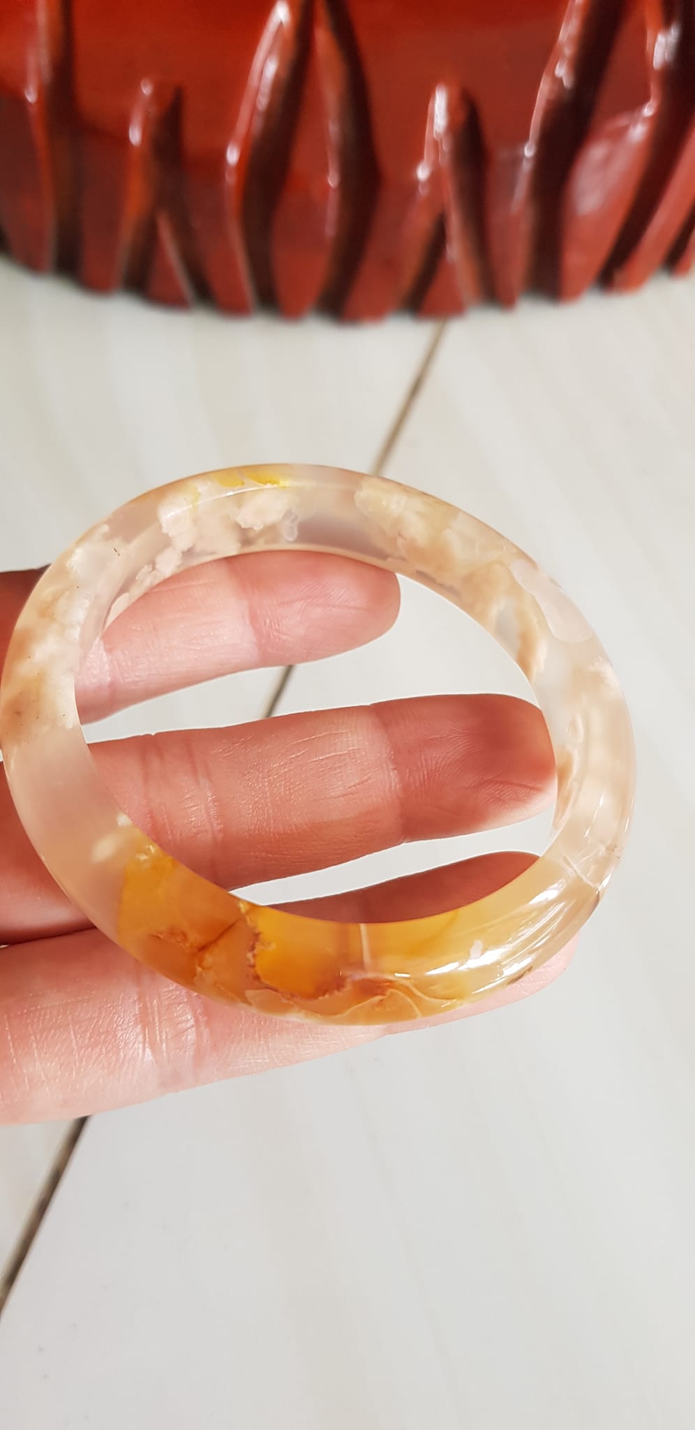 Vòng tay Nữ Bản Hẹ Mới Đá Mã Não Bông Vàng trắng rau câu đều bóng vòng quá đẹp luôn Vòng Ni 51mm  x Cao 11mm x dầy 7mm Nữ mệnh Kim mệnh Thổ Nữ Cân nặng 49kg - 52kg đeo xinh tay đẹp lắm ạ