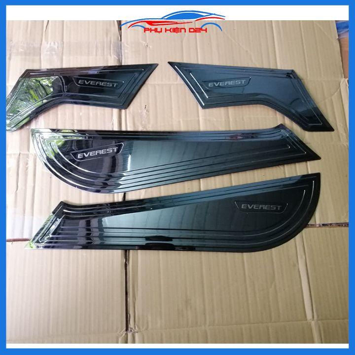 Bộ ốp tapli Ford Everest 2016-2017-2018-2019-2020-2021-2022 vân Titan chống xước va đập khi mở cửa và làm đẹp xe
