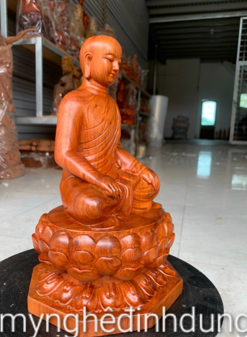 Tượng phật trần nhân tông bằng gỗ hương đá kt cao 30×19×14cm