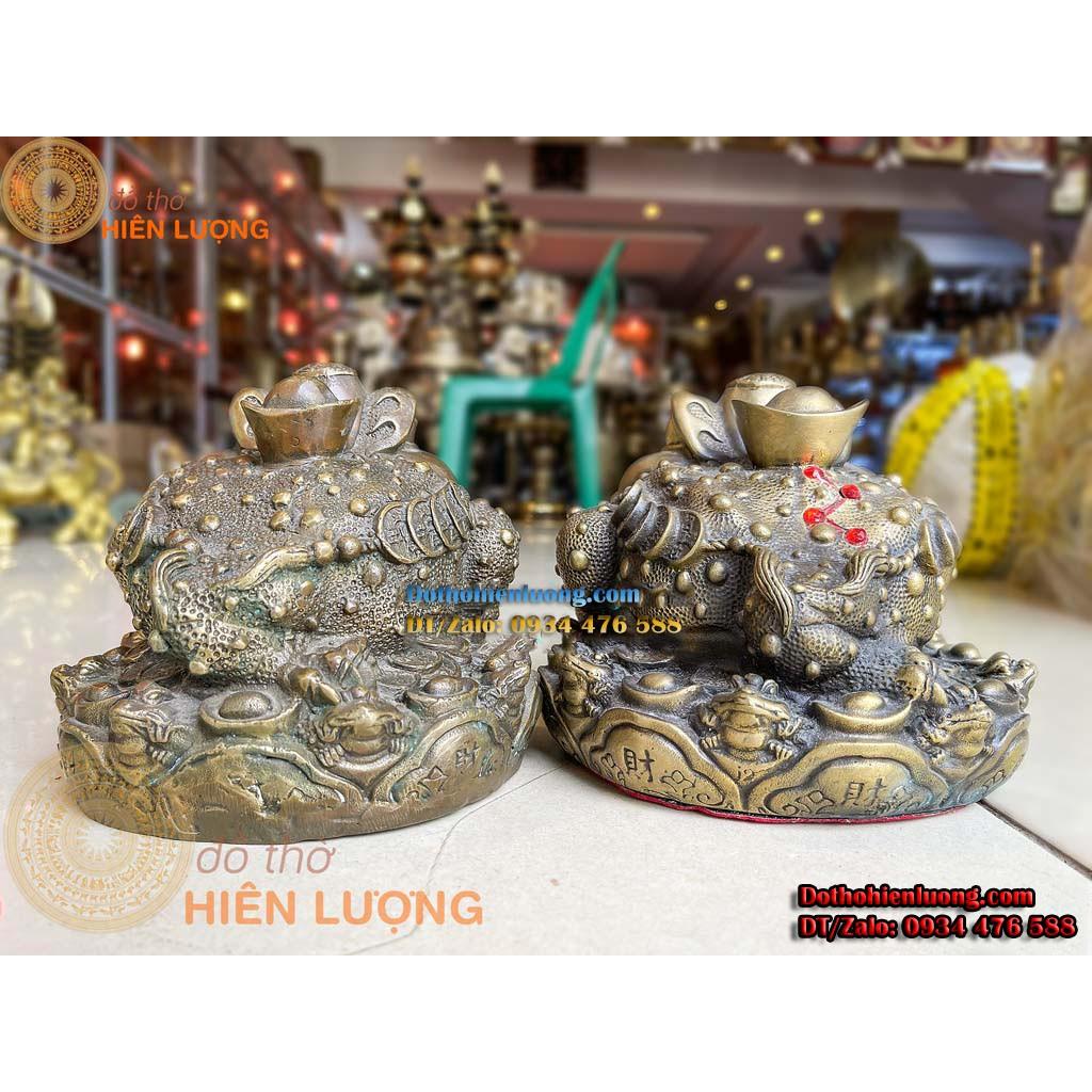 Thiềm Thư Nhiều Đầu Ngồi Bệ Vàng Cao 15cm Bằng Đồng Phong Thủy