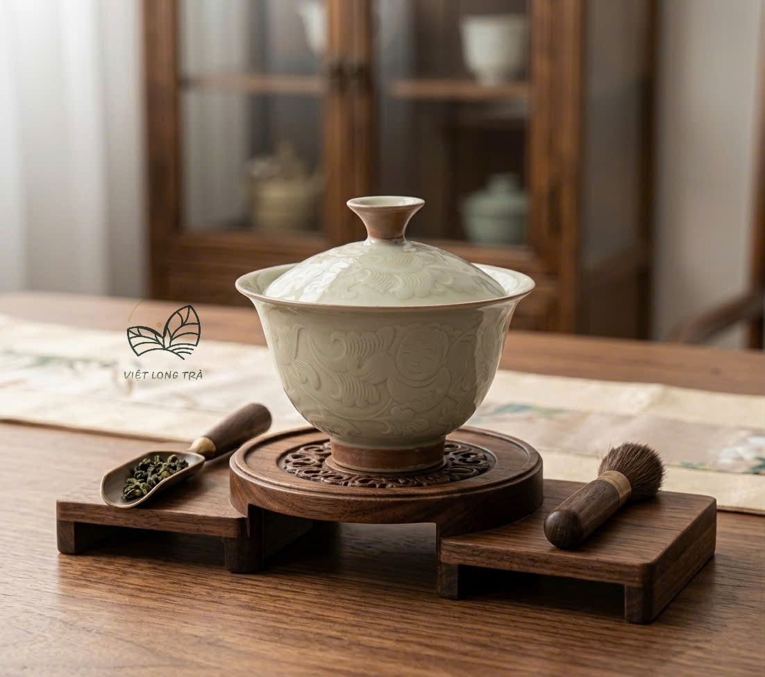 CHÉN KHẢI SỨ HỌA TIẾT ĐẮP NỔI HOA MẪU ĐƠN - DUNG TÍCH 130ML - GAIWAN