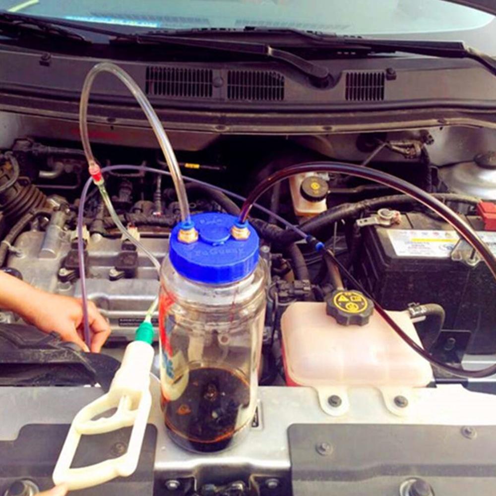1 dụng cụ bơm dầu cầm tay 2L thông dụng cho xe hơi