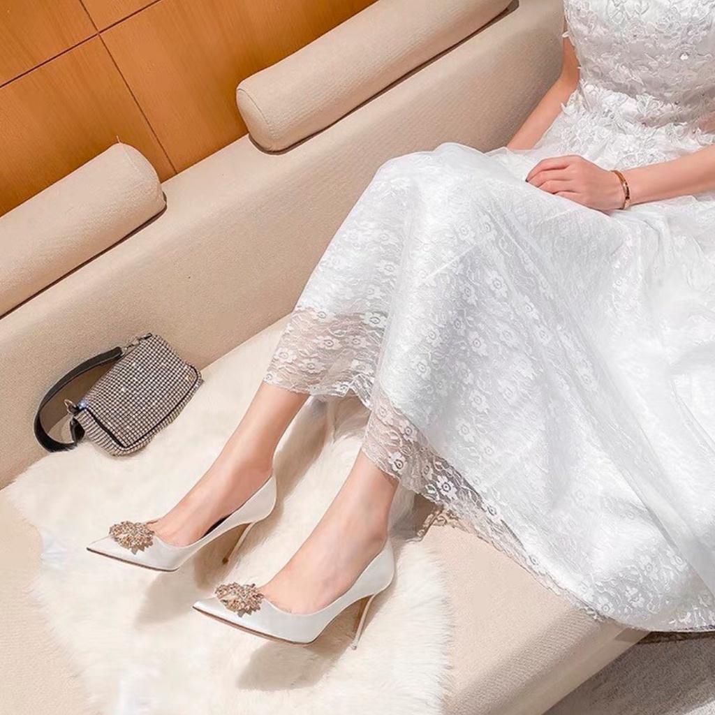 (Sẵn size 37) Giày cao gót, giày cưới cô dâu màu trắng chất liệu lụa satin đính đá cao cấp - GCCD008