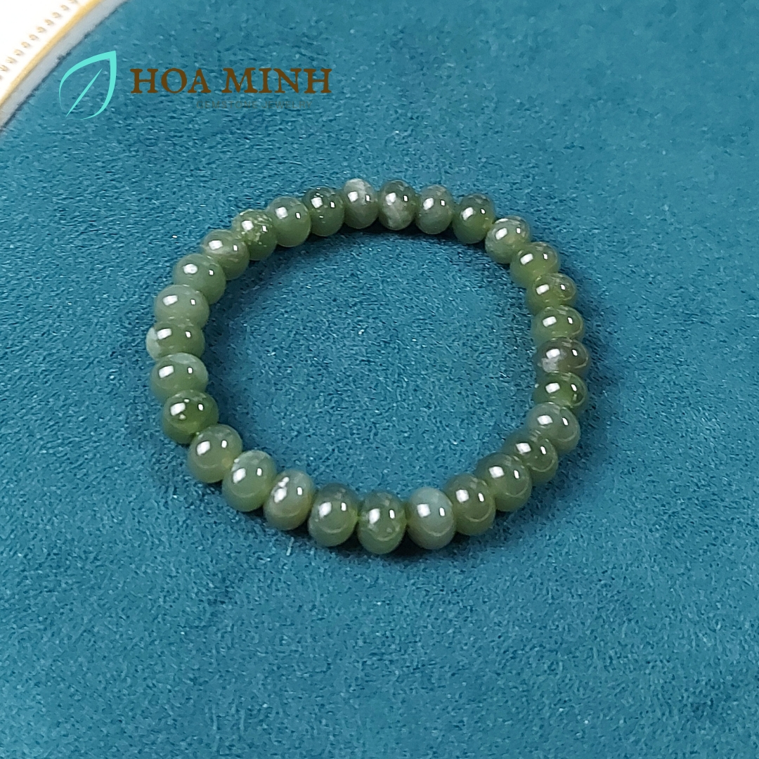 Vòng tay Ngọc Hòa Điền kiểu bánh xe xanh trong đậm size 7.9 li bóng bẩy cực VIP không kén mệnh