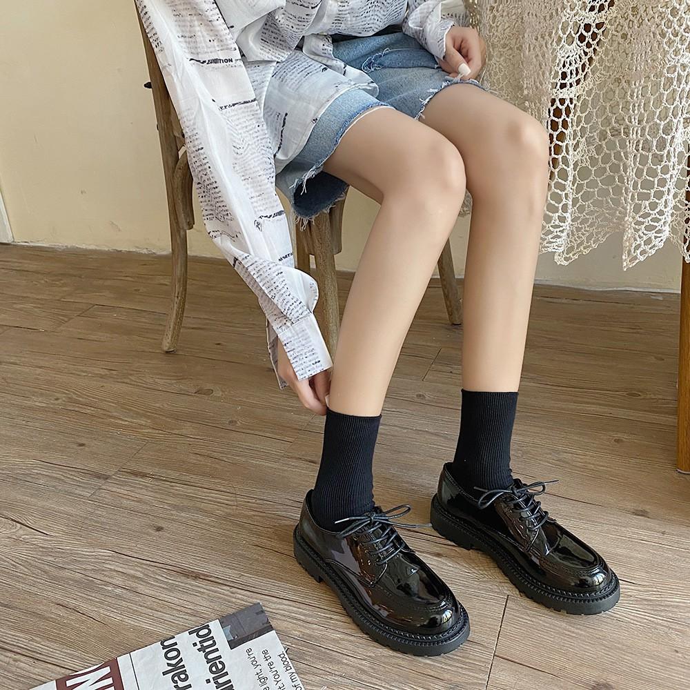 Giày Thiết Kế Đơn Giản Dễ Phối Đồ Thời Trang Theo Phong Cách Hàn Quốc