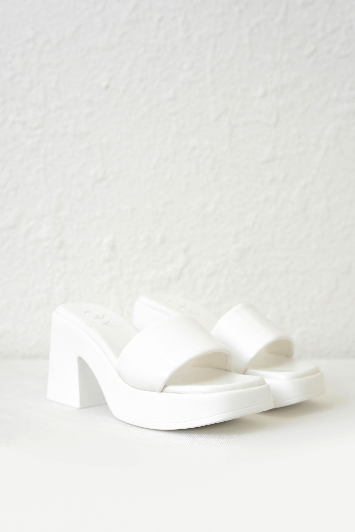 OLV - Giày Christa White Heels