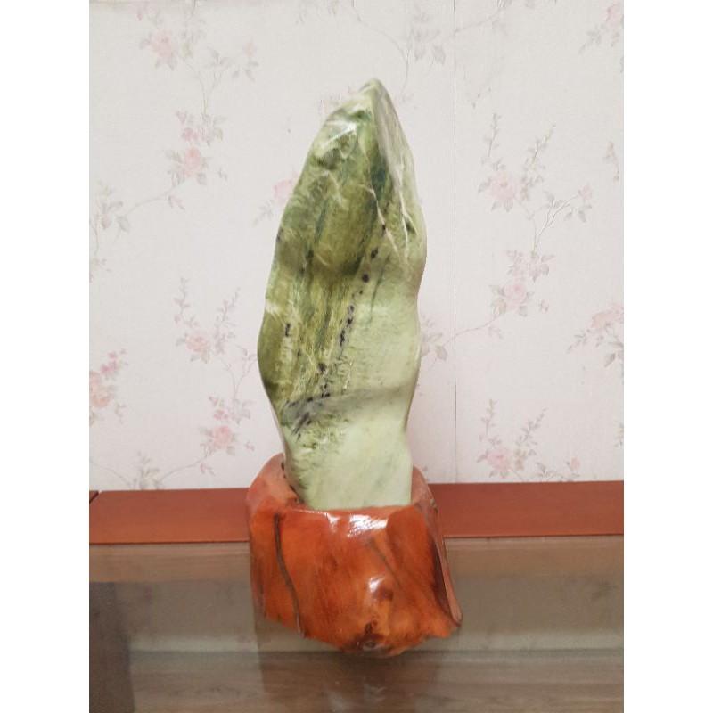 Cây đá trấn trạch phong thủy màu xanh lá từ Văn Chấn Yên Bái