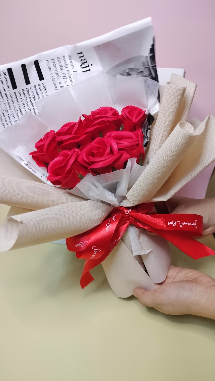 Bó Hoa Hồng Nhũ Kim Tuyến Lấp Lánh 7 Bông Quà Tặng Người Thương Dịp Valentine, 8/3, 20/10... (Kèm Đèn Led, Thiệp, Túi Xách)