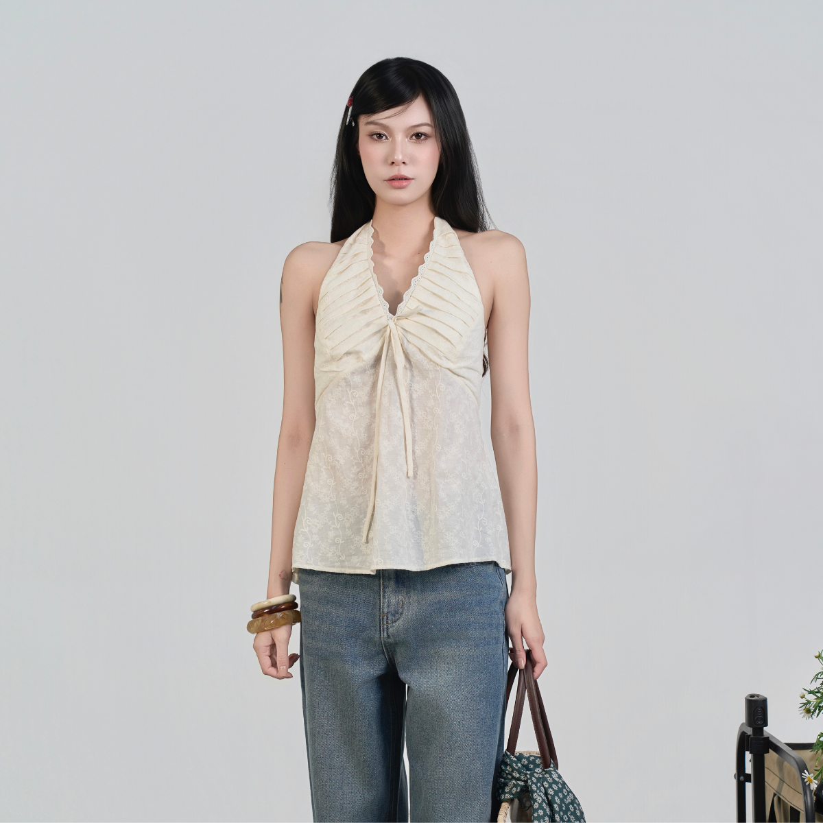 Áo yếm cổ xếp ly kem cổ sâu quyến rũ nữ tính Rami Miều Est.2013