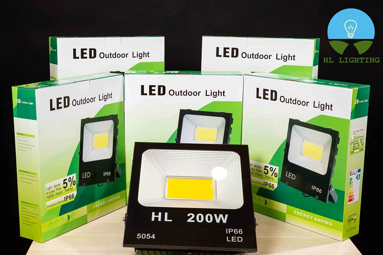 Đèn Led pha HL 200w đủ công suất, đèn sân vườn hàng chính hãng