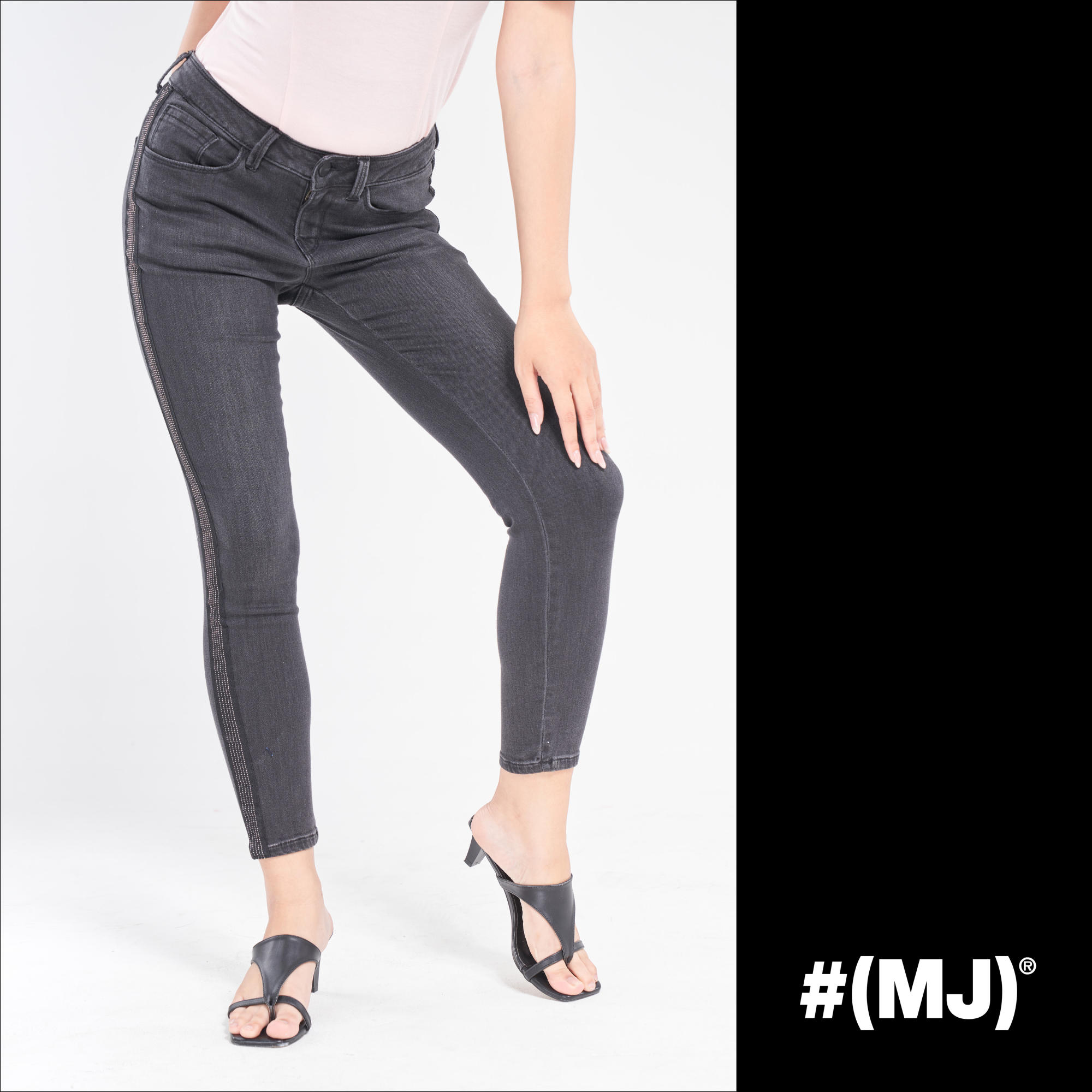 Quần jeans lửng nữ thời trang ống ôm MESSI WJB0118